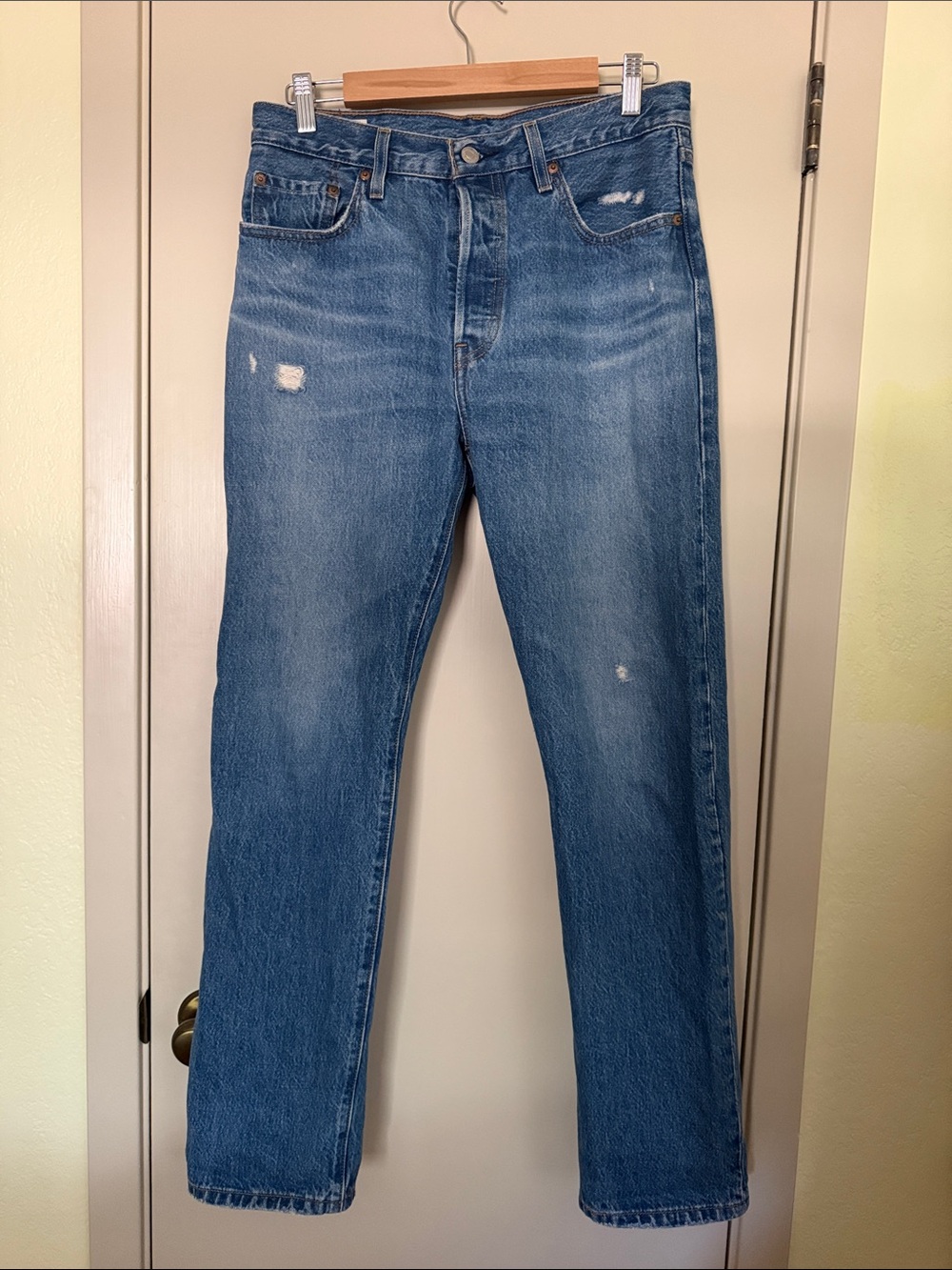 Levi's 501 Women's Medium Blue Straight-Leg Jeans